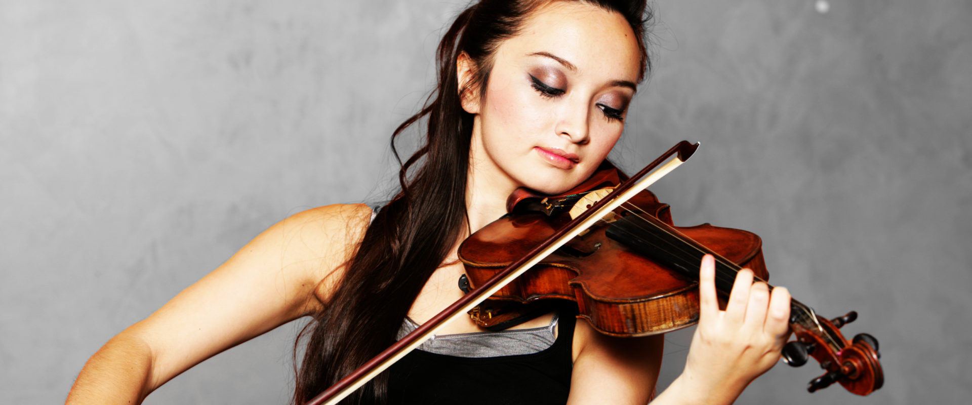 Female violinist.